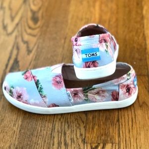 TOMS flower pattern shoes